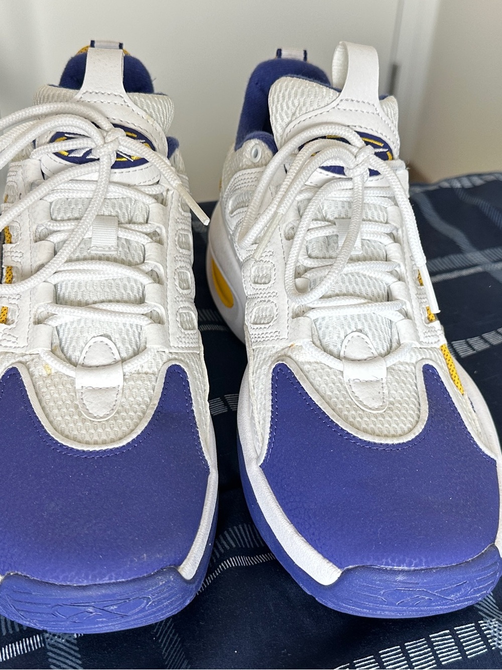 Reebok White Navy and Yellow Retro Running Shoes Size 9 (men’s) - Picture 4 of 6